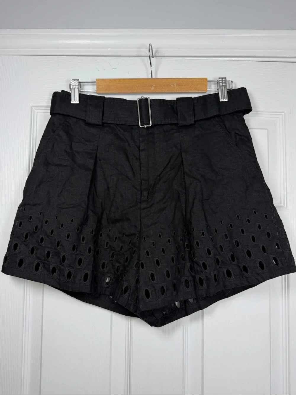 ALC Size 6 • Linen Eyelet Belted Shorts Black.